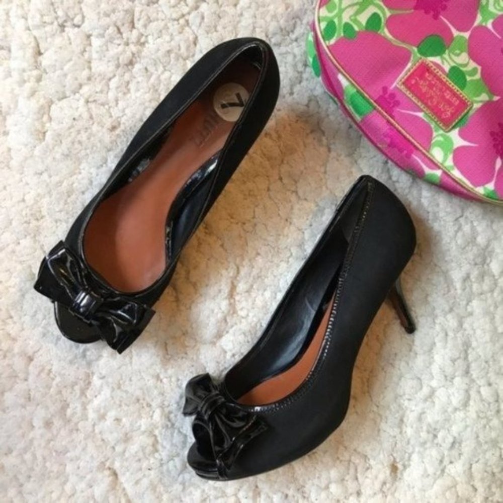 Schultz: Suede/Patent Leather Bow Peep Toe Heels